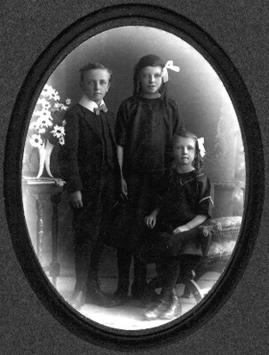 Ernest, Dorothy and Edith Neck